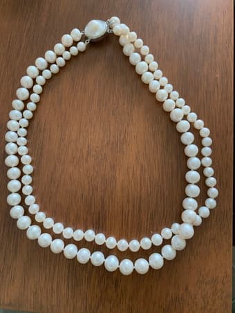 Very nice pearl necklace 1