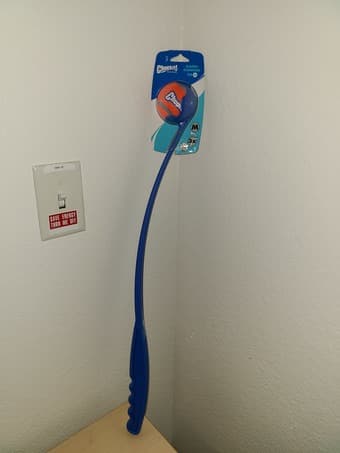 Doggo Ball Launcher Fetching Toy -New Unopened- 1