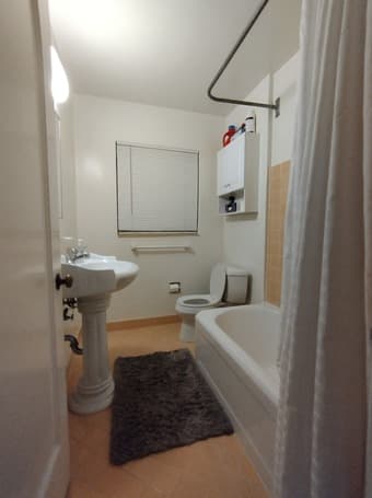 private bathroom + bedroom next to campus (<5 min walk) 1