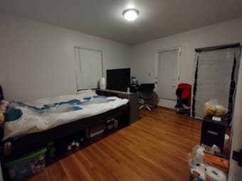 private bathroom + bedroom next to campus (<5 min walk) 2