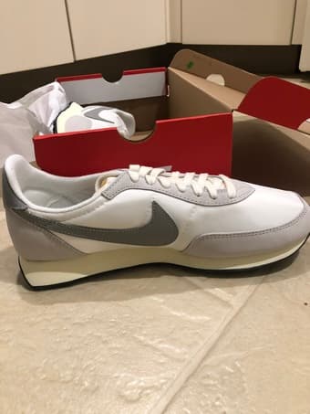 New Men's Size 10 Nike Waffle Trainer 2 SE- White, Yellow, Gray 2