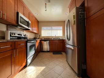 Spacious one bedroom apartment in Menlo Park, walking distance from St 4