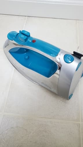 Sunbeam Chrome/Teal Iron with Retractable Cord 1