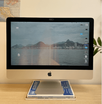 iMac 21.5 inch model 2017 (bought in 2020) - like new 1