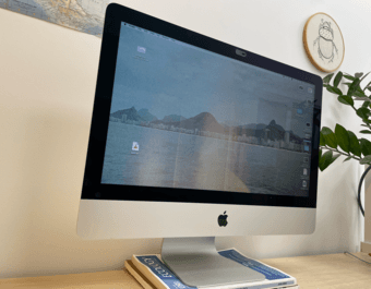 iMac 21.5 inch model 2017 (bought in 2020) - like new 2