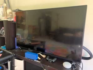 24 inch HP LED Monitor and 50 inch Panasonic TV for sale 4