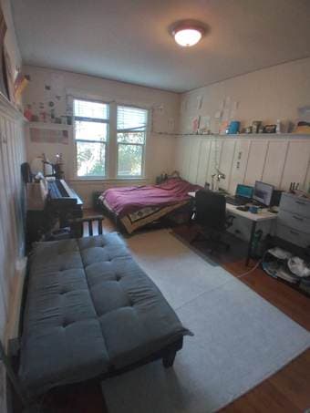 Offering big room in SF close to both caltrain stations 1