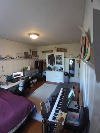 Offering big room in SF close to both caltrain stations 2