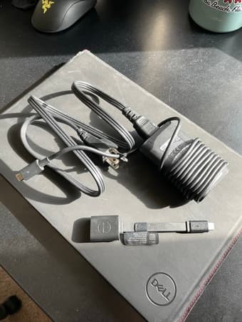 Dell XPS 13 9370 Laptop (i7-8550U, 16GB RAM, 512GB Storage, Touch 4K) 4