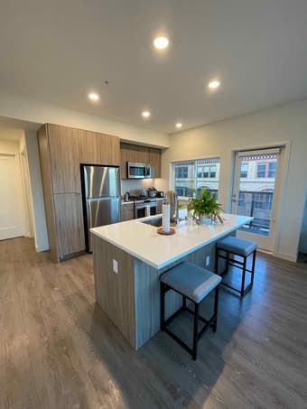 Single bedroom in 2BR 2BA luxury apartment in Downtown Oakland 2