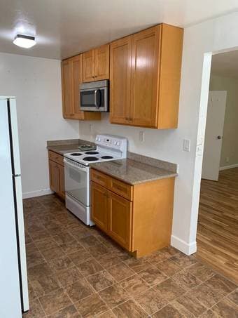 2 bed, 1 bath lovely garden patio home 2