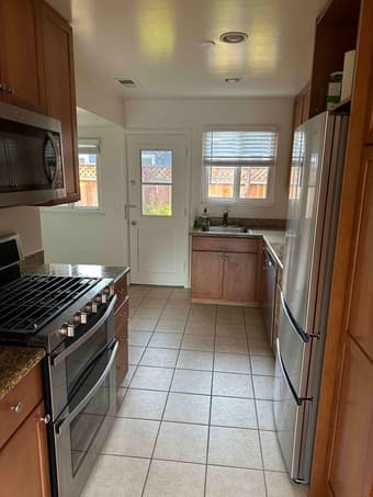 Spacious 1bd Menlo Park apt w/ parking space Jan - June [unfurnished] 2