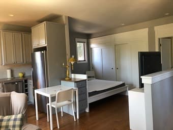 Menlo Park studio apartment available starting 1/1/2023 - $2,200 1