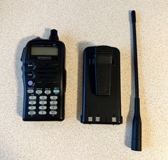Kenwood TH-G71 ham radio handheld transceiver in great condition 1
