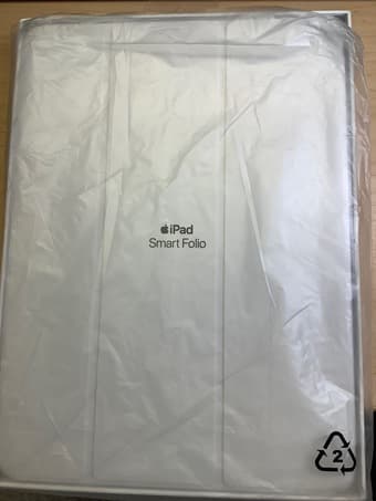 New Apple iPad Smart Folio for iPad Pro 11-inch White 1