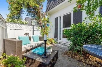 2 bedrooms. 1 bathroom. 960sqf  mtv apartment for rent 4