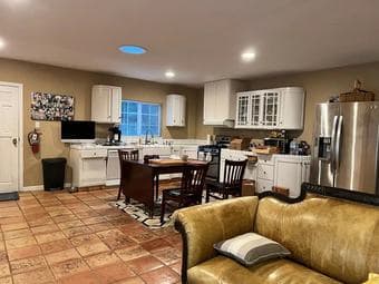 1B1B 10mins driving from Stanford 2