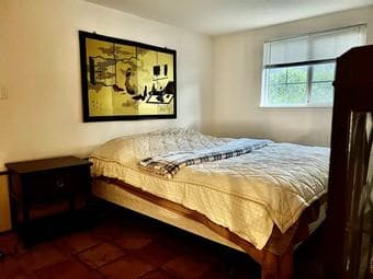 1B1B 10mins driving from Stanford 3