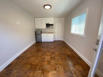 Cozy Studio Apartment - Available 1 Feb 2