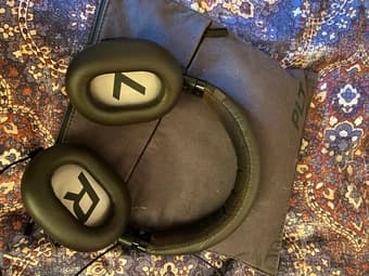 Noise cancelling headphone 1