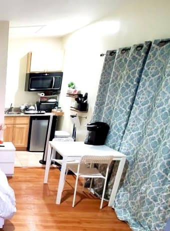 Furnished studio with free Wi-Fi, 3 miles to campus 1