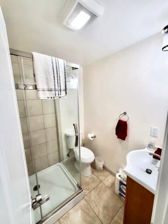 Furnished studio with free Wi-Fi, 3 miles to campus 3