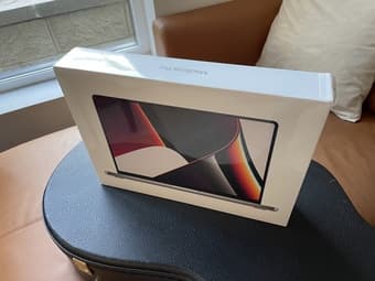 New MacBook Pro w M1 Pro chip, 1TB SSD, 16GB RAM, 10-Core 1