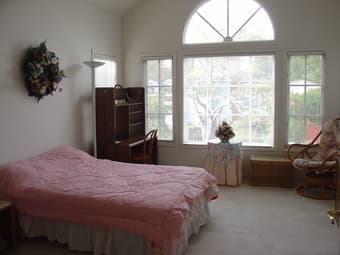 Private room with private bath, walking distance to Stanford 1