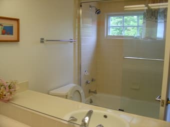 Private room with private bath, walking distance to Stanford 2