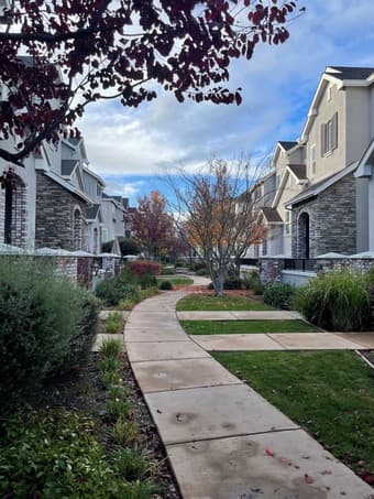 Room for rent in 3bd/2.5ba 1000+ sq ft townhome in Sunnyvale 1