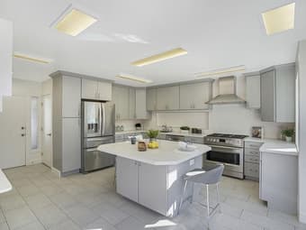 Room available all female grad house 4