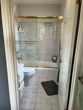 Room with private bathroom in PA house, 15 minutes bike from campus 1