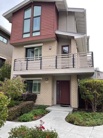 Gorgeous master bedroom available on the third floor 1