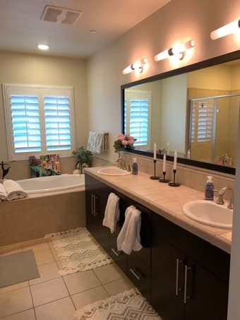 Gorgeous master bedroom available on the third floor 4