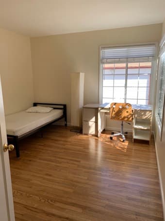 [housing]1 bed room in a 3b1b apartment near Menlo Park downtown 1