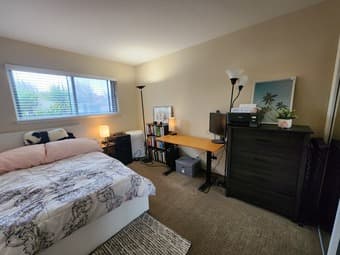 House in Mountain View, looking for female housemate starting March 3