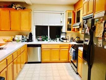 Looking for: 1 housemate in a large 5-bedroom home; move-in April/May 1