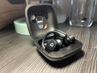 Power beats pro in mint condition 1