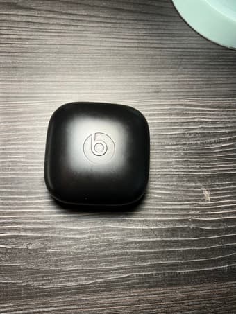 Power beats pro in mint condition 2