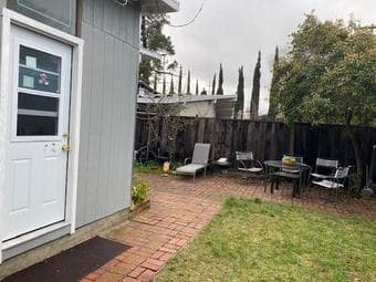 $1390 Private furnished small Studio in Palo Alto for rent now 1