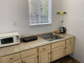$1390 Private furnished small Studio in Palo Alto for rent now 4