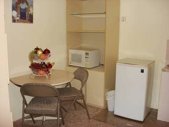 Fully furnished immediately available large room to rent 3