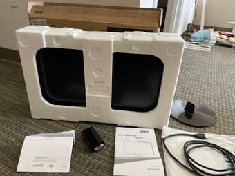 Move out Sale : 21.5Inch Monitor 1