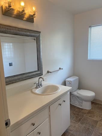 Spacious 1B-1B Apartment with swimming pool access near Stanford 3