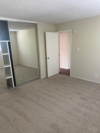 Spacious 1B-1B Apartment with swimming pool access near Stanford 4