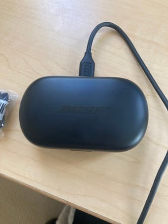 Bose Quiet Comfort earbuds with charging case 1