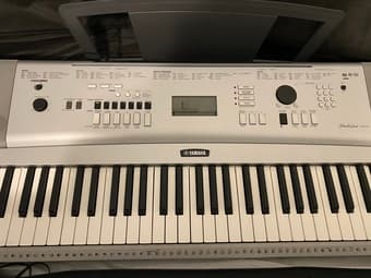 Yamaha electric keyboard 76-key piano 1