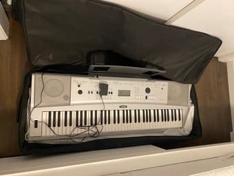 Yamaha electric keyboard 76-key piano 2