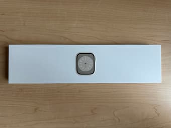Apple Watch Series 8 (41mm, GPS + Cellular, Starlight Case + Band) 3