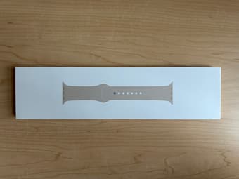 Apple Watch Series 8 (41mm, GPS + Cellular, Starlight Case + Band) 4